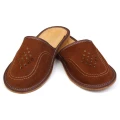 pantofle-kapcie-klapki-meskie-skorzane-hausschuhe-slippers-tøfler-tossut-happyfeet-brazowy-brown.jpeg