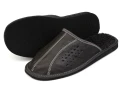 pantofle-kapcie-klapki-meskie-skorzane-zimowe-winter-ocieplane-welna-hausschuhe-slippers-tøfler-tossut-happyfeet-szary-grey.jpeg