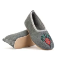 pantofle-kapcie-klapki-damskie-skorzane-baleriny-zimowe-winter-hausschuhe-slippers-tøfler-tossut-happyfeet-filc-szary-grey.jpeg