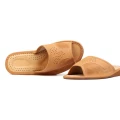 pantofle-kapcie-klapki-damskie-skorzane-hausschuhe-slippers-tøfler-tossut-happyfeet.jpeg