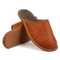 pantofle-kapcie-klapki-meskie-skorzane-zimowe-winter-ocieplane-welna-hausschuhe-slippers-tøfler-tossut-happyfeet-brazowy-brown.jpeg