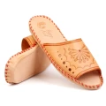 pantofle-kapcie-klapki-damskie-skorzane-hausschuhe-slippers-tøfler-tossut-happyfeet.jpeg