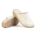 pantofle-kapcie-klapki-damskie-skorzane-hausschuhe-slippers-tøfler-tossut-happyfeet-bialy-white.jpeg