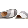pantofle-kapcie-klapki-damskie-skorzane-hausschuhe-slippers-tøfler-tossut-happyfeet-szary-grey-bialy-white.jpeg