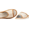 pantofle-kapcie-klapki-damskie-skorzane-hausschuhe-slippers-tøfler-tossut-happyfeet-bialy-white.jpeg