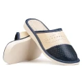 pantofle-kapcie-klapki-damskie-skorzane-hausschuhe-slippers-tøfler-tossut-happyfeet-niebieski-blue-bialy-white.jpeg