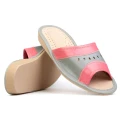 pantofle-kapcie-klapki-damskie-skorzane-hausschuhe-slippers-tøfler-tossut-happyfeet-rozowy-pink-szary-grey.jpeg