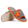 pantofle-kapcie-klapki-damskie-skorzane-hausschuhe-slippers-tøfler-tossut-happyfeet-szary-grey-pomaranczowy-orange.jpeg